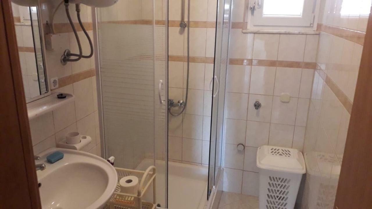 Apartment Hrgic Vir Exterior foto